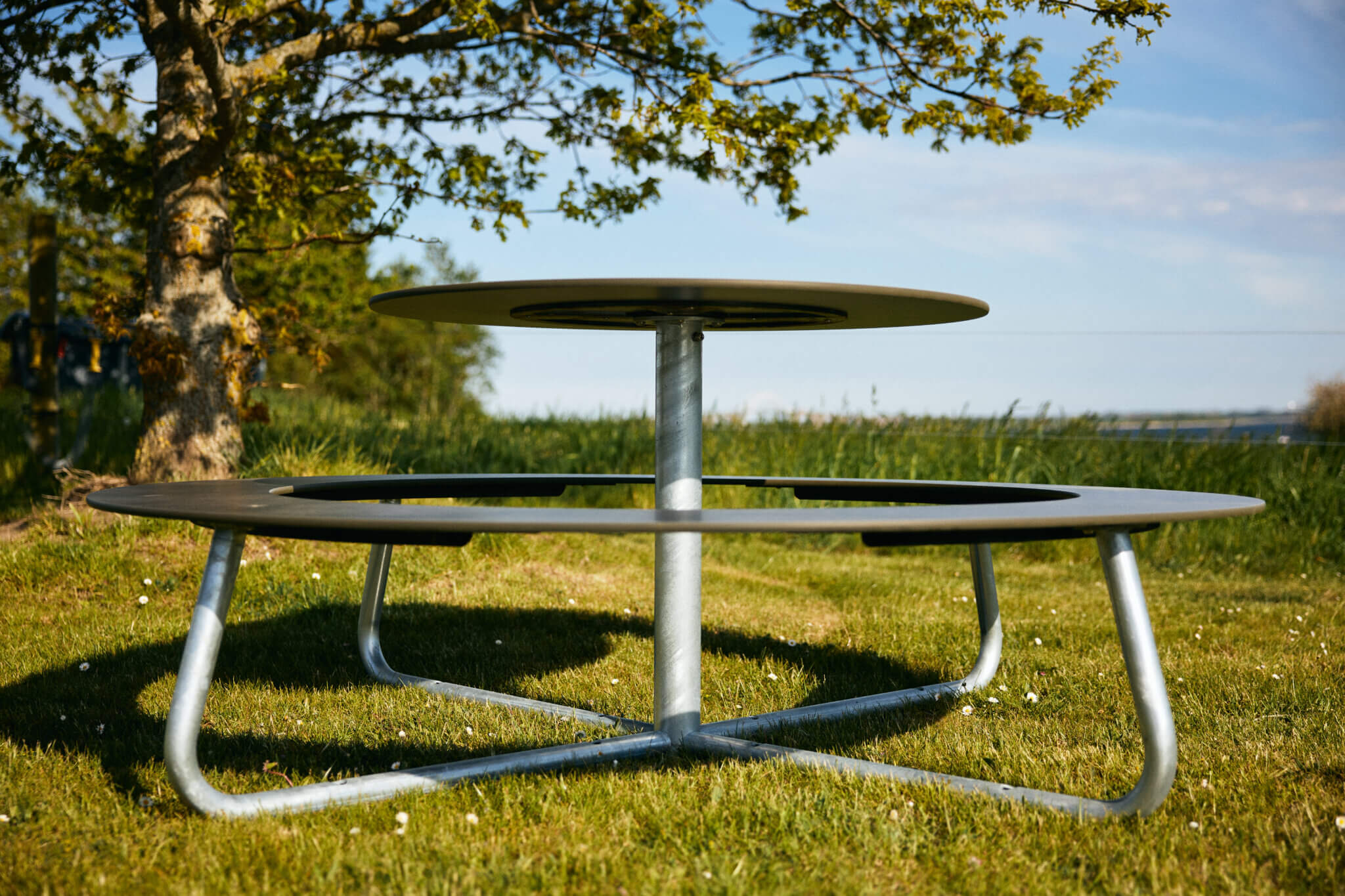 Plateau-O ronde picknicktafel met 8 zitplaatsen Plateau-O ronde picknicktafel met 8 zitplaatsen