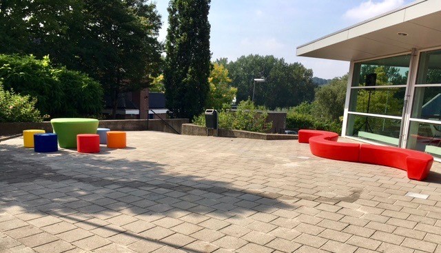 Loop Cone tafel geschikt voor schoolpleinen en kinderdagverblijven Loop Cone tafel geschikt voor schoolpleinen en kinderdagverblijven