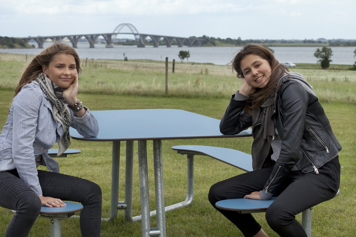 Plateau-L picknicktafel om samen te werken, lunchen en rusten 