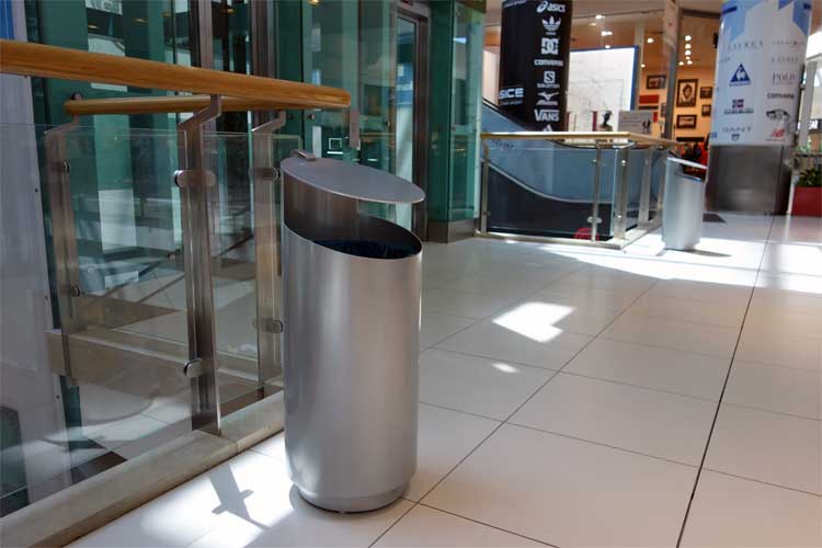 Tjinco afvalbak voor binnen en buiten - geborsteld roestvrij staal Tjinco afvalbak voor binnen en buiten - geborsteld roestvrij staal