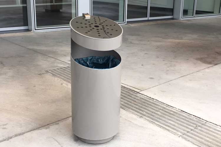 Tjinco afvalbak met geïntegreerde asbak - grijs Tjinco afvalbak met geïntegreerde asbak - grijs