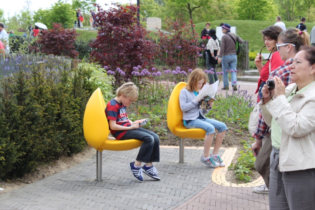 Tulpi stoel voor parken, pleinen en recreatiegebieden