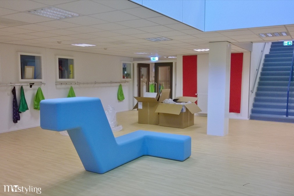 Nieuw schoolmeubilair voor binnen en buiten bij KBS De Ark van Noach