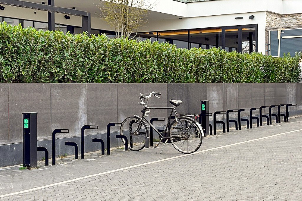 Modern fietsenrek voor Van der Valk Hotel