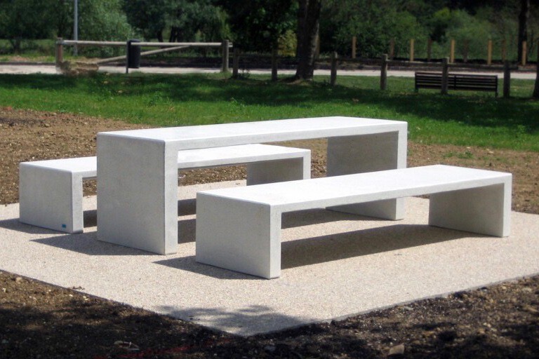 Duurzame betonnen zitelementen, tafels, stoelen en banken
