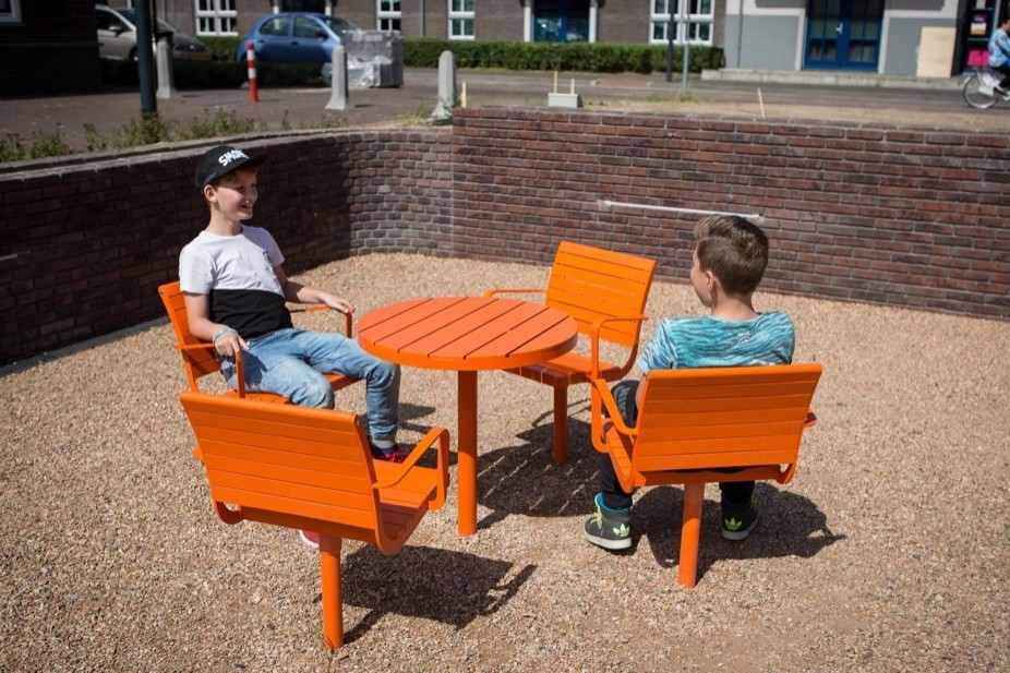 Zaltbommel plaatst Parco zitmeubels in nieuwbouwwijk