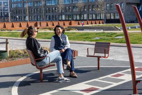 Zweeds straatmeubilair in Park de Helling