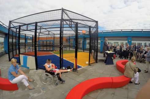 Loop Arc banken voor speelterras Wilhelmina Kinderziekenhuis Utrecht